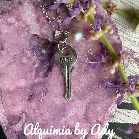 Alquimia Silver Key Necklace with Pearl freshwater Accent - Picture 1 of 1